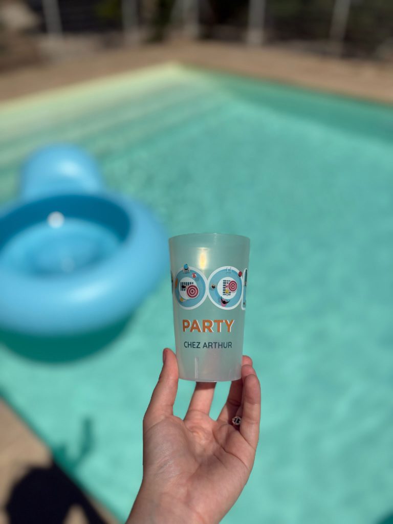 Gobelets personnalisés pour une pool party qui fais sensation