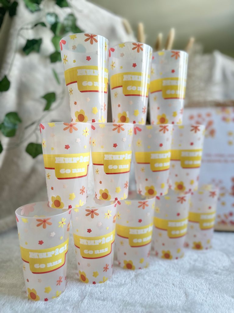 Gobelets réutilisables pour un anniversaire sans déchets
