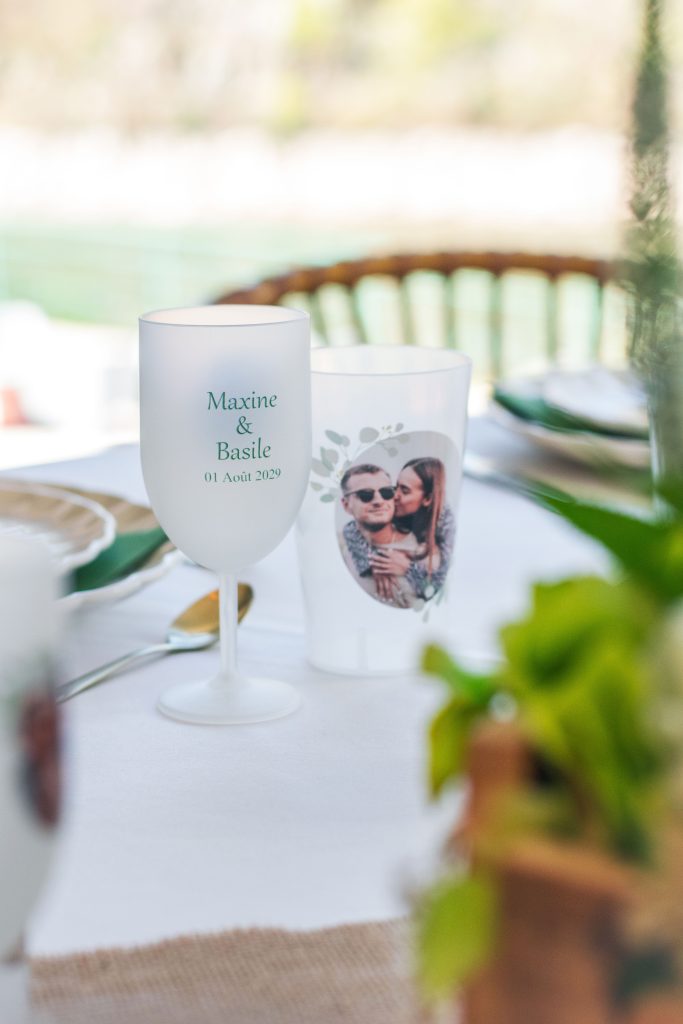 Verre à vin et gobelets personnalisés pour un mariage